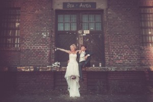 Das Brautpaar Beate und Anton am 11.07.2015, dem Tag ihrer Hochzeit, im Hafen von Münster. Eine tolle Location für ausgefallene Hochzeitsfotos.
